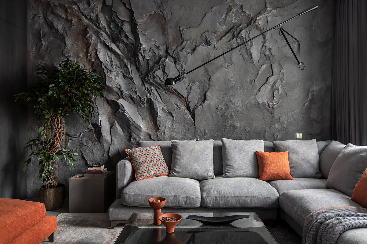 Декоративная скала из артбетона в гостиной